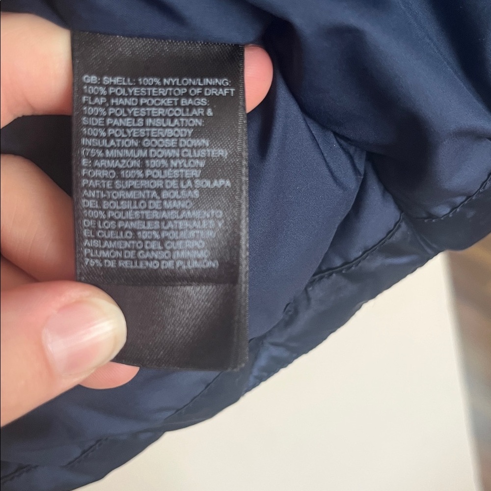 The North Face Women's Quilted Puffer Vest in Dark Blue goose down - Picture 6 of 6